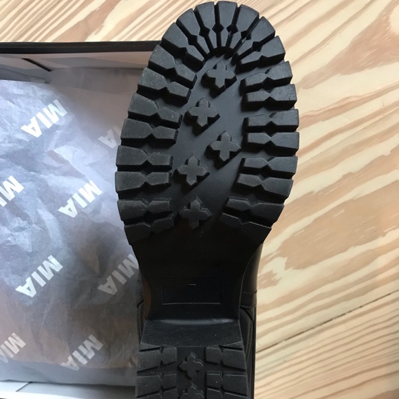 NWT black MIA Bryan chunky chelsea boots booties - Picture 3 of 8